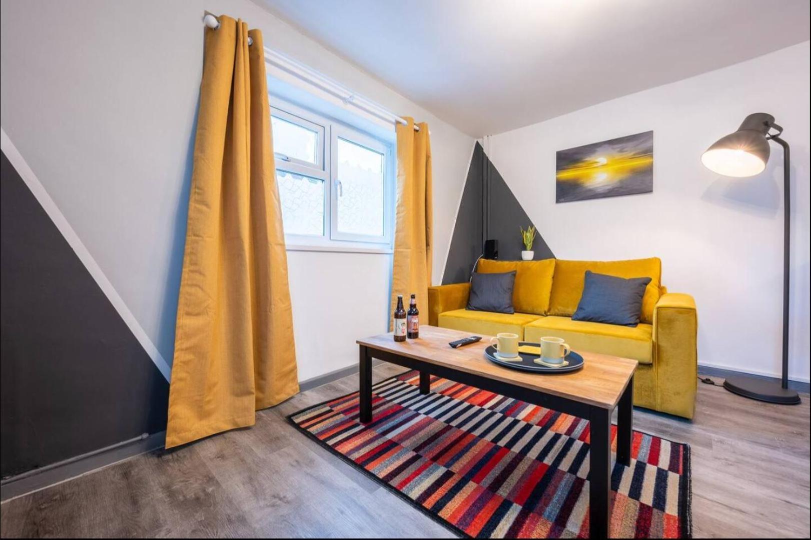 Stunning One Bedroom Apartments Near Shops & Central Cardiff Bagian luar foto