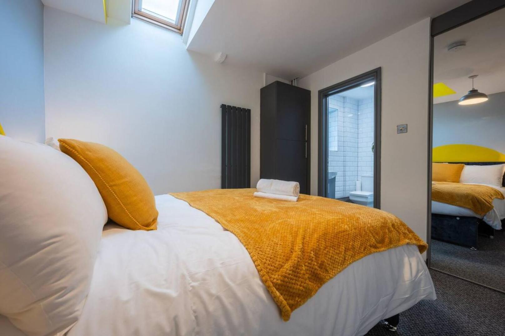 Stunning One Bedroom Apartments Near Shops & Central Cardiff Bagian luar foto