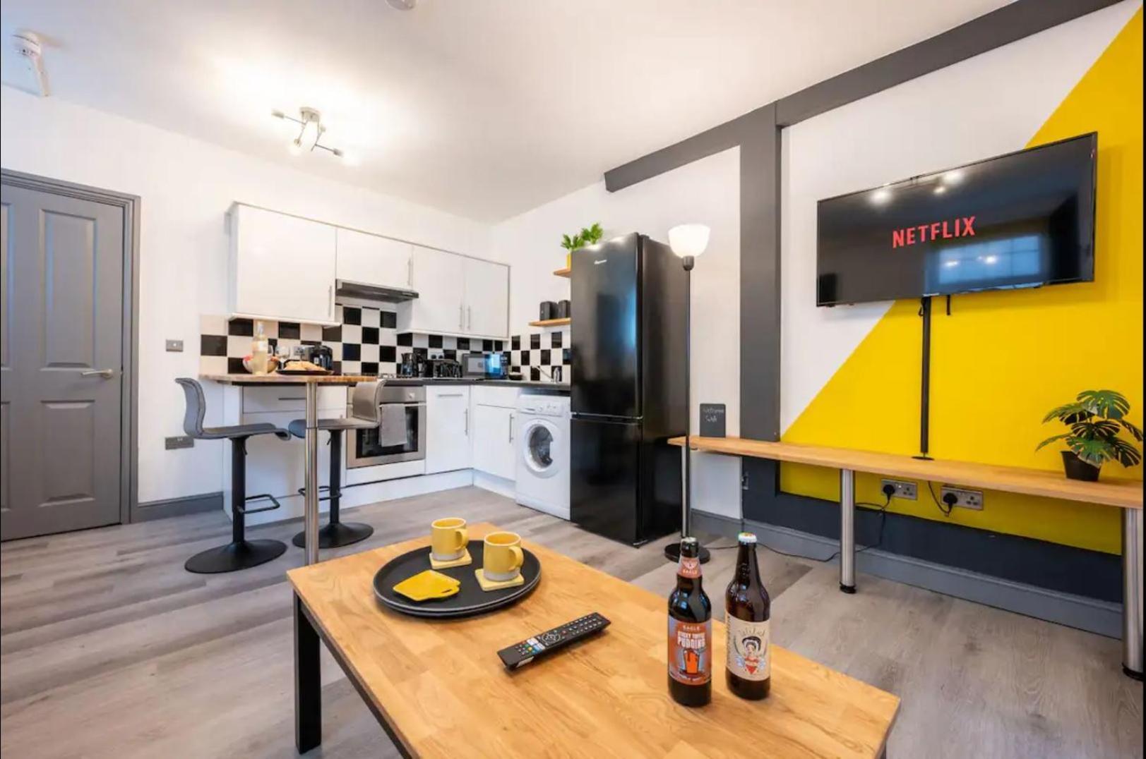 Stunning One Bedroom Apartments Near Shops & Central Cardiff Bagian luar foto